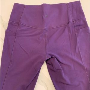 ATHLETA Stash-Pocket Capri Purple L